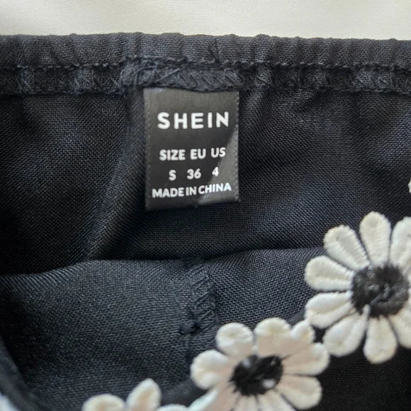 Shein Sleeveless Blouse with Daisy's - Picture 6 of 6